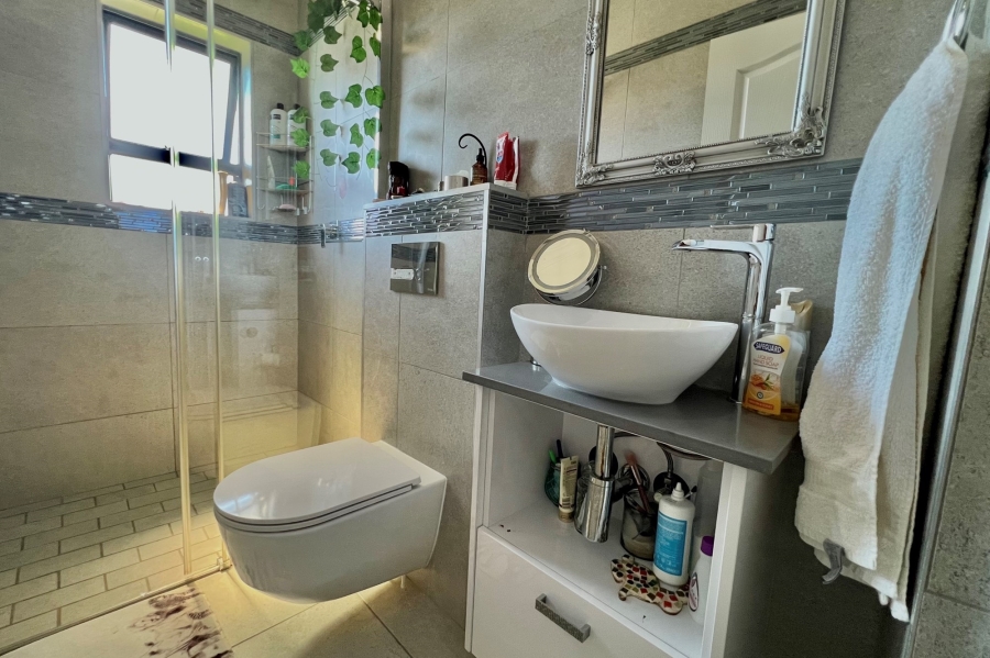 To Let 4 Bedroom Property for Rent in Sagewood Western Cape